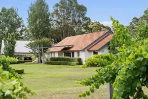 Travertine Vineyard Retreat - Stay Among the Vines - Mitchells Flat