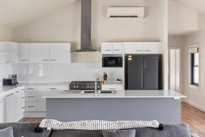 Travertine Vineyard Retreat - Stay Among the Vines