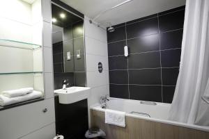 Single Room room in The King's Highway Wetherspoon
