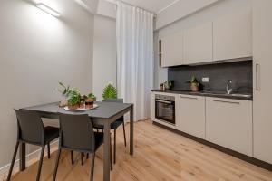 NEW! Duomo-San Siro - Super Cute Modern Apt, 15mins to Duomo!
