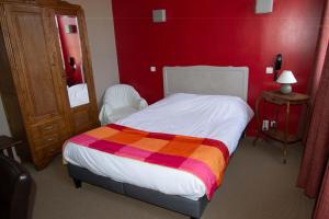 Hotels Logis - Hotel & Restaurant La Corne d 'Abondance : photos des chambres