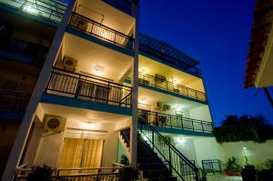 Studios Maria - Renovating Brand New for 2026
