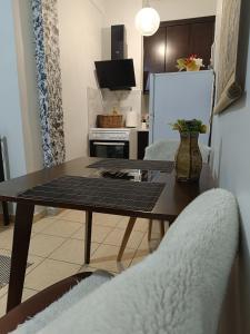 Akon Nafplio room II