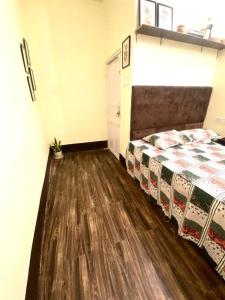 Mini Studio close to Quest Mall