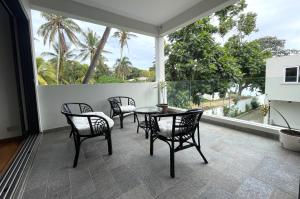 Baywatch - Pieds dans leau avec piscine