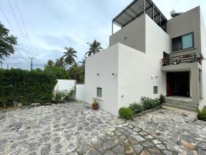 Baywatch - Pieds dans leau avec piscine