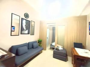 1 Bedroom with Balcony Near MOA