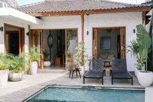Modern 3 Bdr Villa in Pererenan w Private Pool Walk to Beach and Cafes
