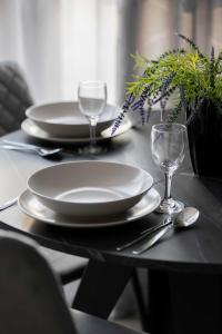 Family Apartment Cybernetyki with AC and Parking by Noclegi Renters