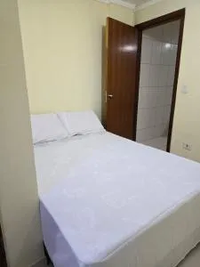 Edificio Hayannes - 1 Quarto - 1 Cozinha - 1 Banheiro - Garagem Coberta - Sarandi