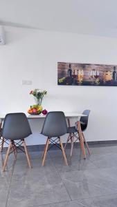 Savvas Apartment - 4hvězdičkové hotely ve městě Pafos