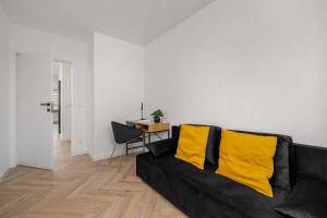 Luksusowy, Klimatyzowany Apartament w Krakowie z Biurkiem i Parkingiem by Renters Prestige