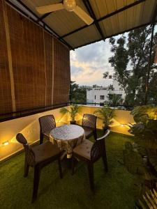 Heart of Downtown Luxurious2BHKPrabhat Rd,Deccan