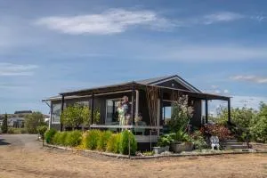 Beach Front Wine makers cottage - Te Awanga