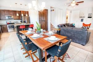Four-Bedroom Holiday Home room in Pet Friendly 96 Hour Cancellation Policy Free Bikes Impeccable Home - Entrada 624