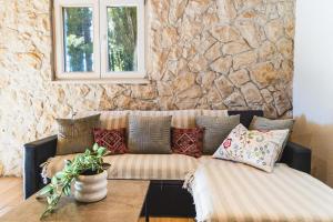 Country House Uros in Nature with Pool