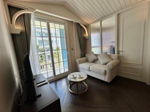 Pattaya , Front Beach Jomthian ,Na Chom Thian