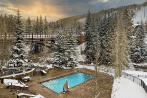 Lion Square Lodge South 450