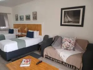 Mike's Place 2 - Мосселбай