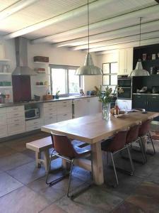 Spacious Villa & Separate Cottage with pool in Noordhoek