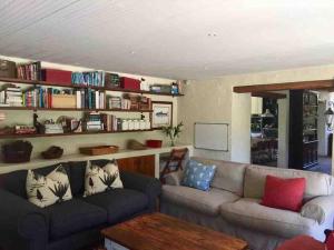 Spacious Villa & Separate Cottage with pool in Noordhoek