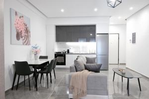 Cozy Home With Cooking Near Tram