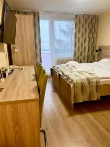 Hotel Pelikán - 绍尔戈陶尔扬