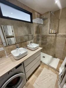 Beautiful - Balcony - Close train and port