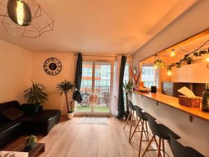 Chic & Spacieux-Paris à porte-Au pied du Métro 14