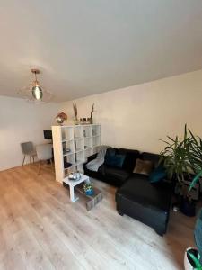 Chic & Spacieux-Paris à porte-Au pied du Métro 14