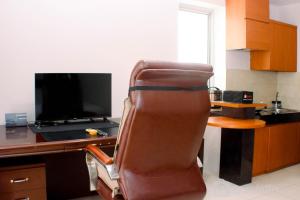 Comfort Studio at Marina Ancol Apartment By Travelio