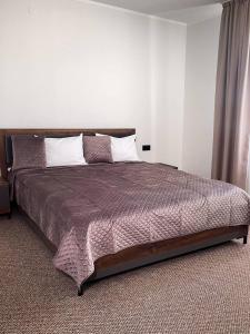 "Озерний край"