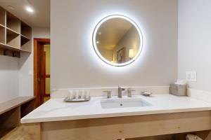 Lion Square Lodge South 257 & 261