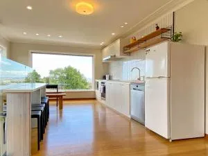 Cosy family house in Massey with Good View - Taupaki