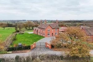 Grange House - Sleeps 24 - Stoke Prior