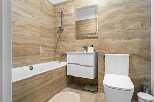 New Luxurious Central Apartment with Park View