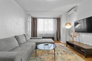 New Luxurious Central Apartment with Park View