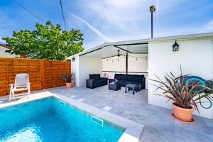 Holiday house Nada with the pool