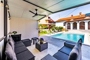 Holiday house Nada with the pool