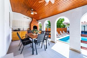 Holiday house Nada with the pool