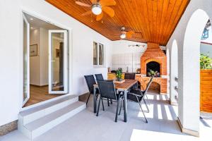 Holiday house Nada with the pool