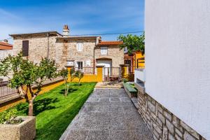 Holiday house Nada with the pool