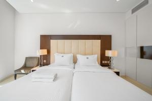 Luxury 3BR Burj Khalifa View Infinity Pool Spa Gym