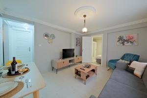 Taksim İstiklalin Kalbinde Konforlu Daire Netflix Wifi