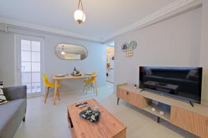 Taksim İstiklalin Kalbinde Konforlu Daire Netflix Wifi