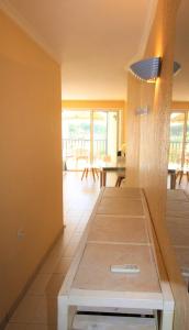 GASDON - Golfe de St-Tropez - Gassin - Studio cabine dans résidence avec piscine bord de mer