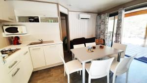 Campings Camping La Pinatelle : photos des chambres