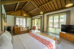 Poolside Room with Lounge in Kaba-Kaba