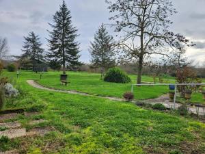 Spacious house with large garden in Valdivienne