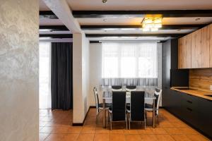 Шале Парламент, Яблуниця